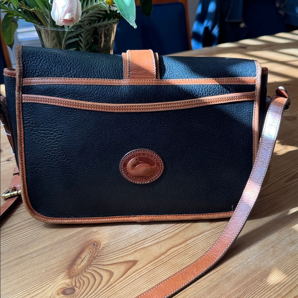Vintage All Weather Leather Dooney & Bourke Black and Tan Leather Bag. - Picture 3 of 4